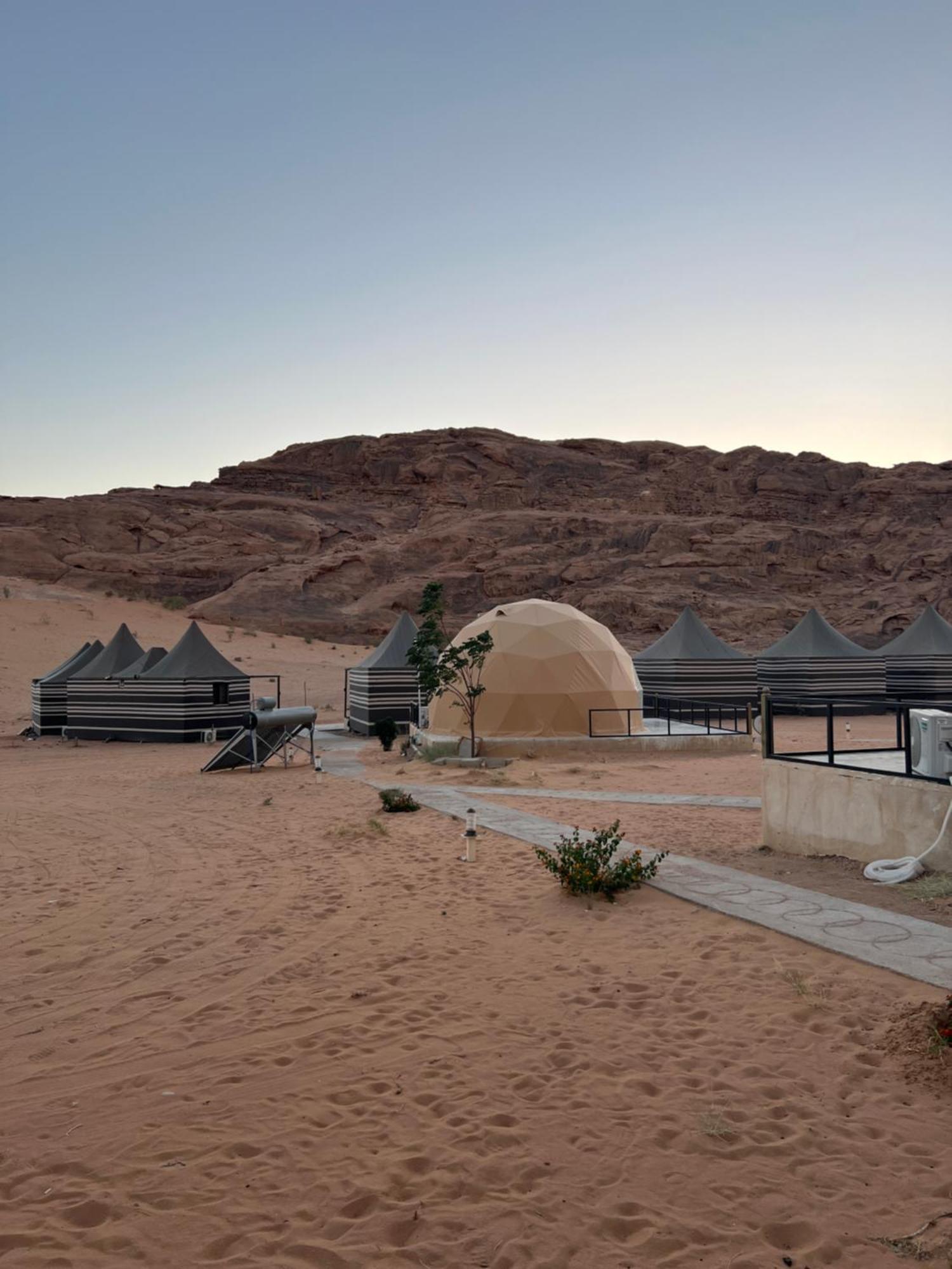 Magic Mountain Camp Lejlighed Wadi Rum Eksteriør billede